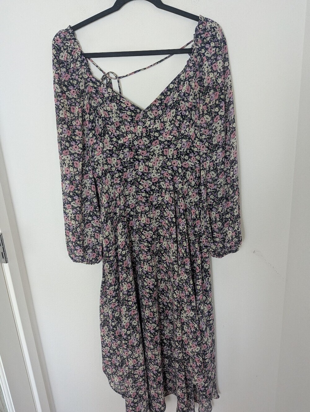 ASTR The Label Dress Women's Small Black Floral Puff Sleeve Fit And Flare EUC